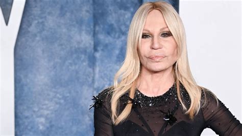 donatella versace nude|Donatella Versace Fans erkennen die Designerin nicht mehr wieder